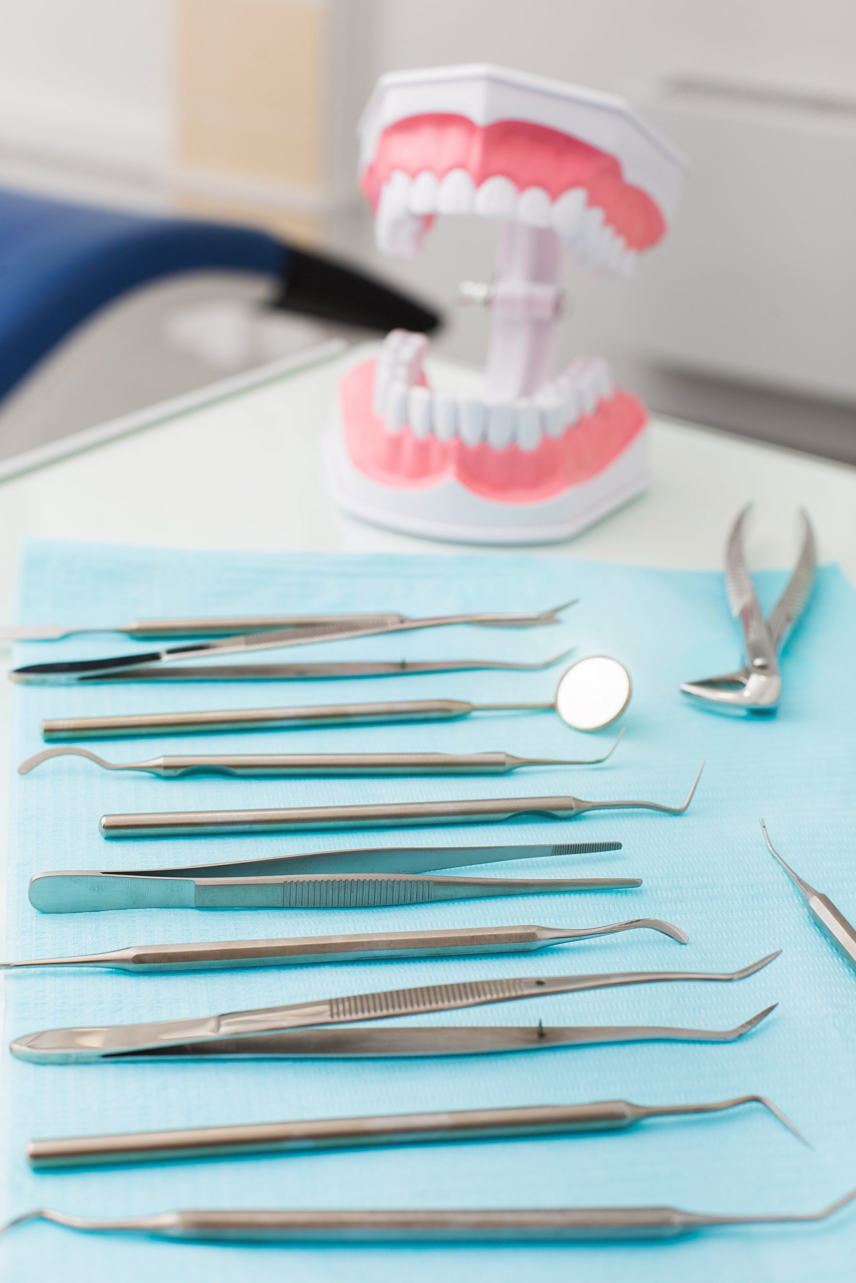 Dental instruments tray